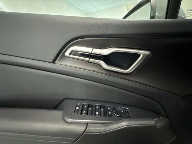 Used 2026 Kia Sportage EX FWD image 14