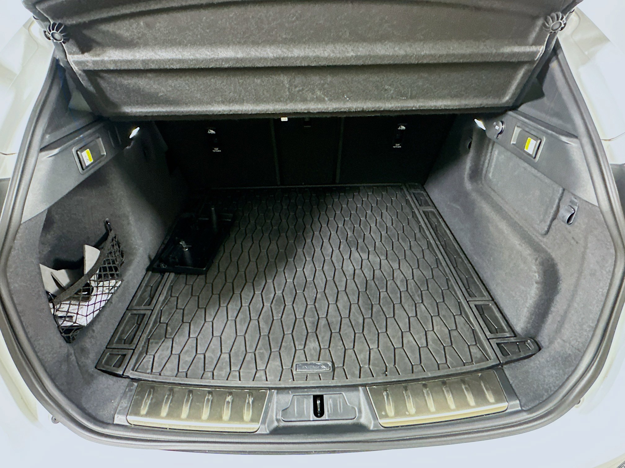 Used 2025 Jaguar F-PACE R-Dynamic S image 30