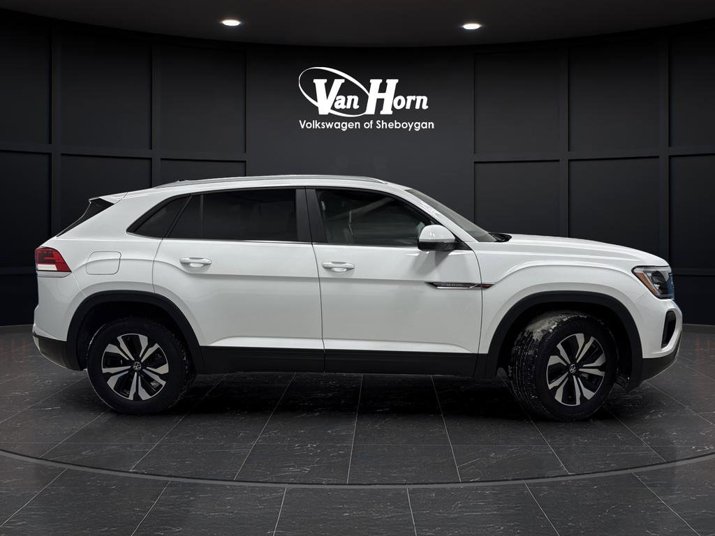 Used 2025 Volkswagen Atlas Cross Sport SE image 2
