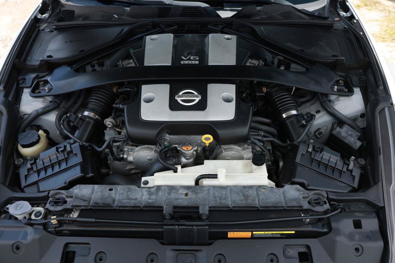 Used 2009 Nissan 370Z Touring RWD image 42