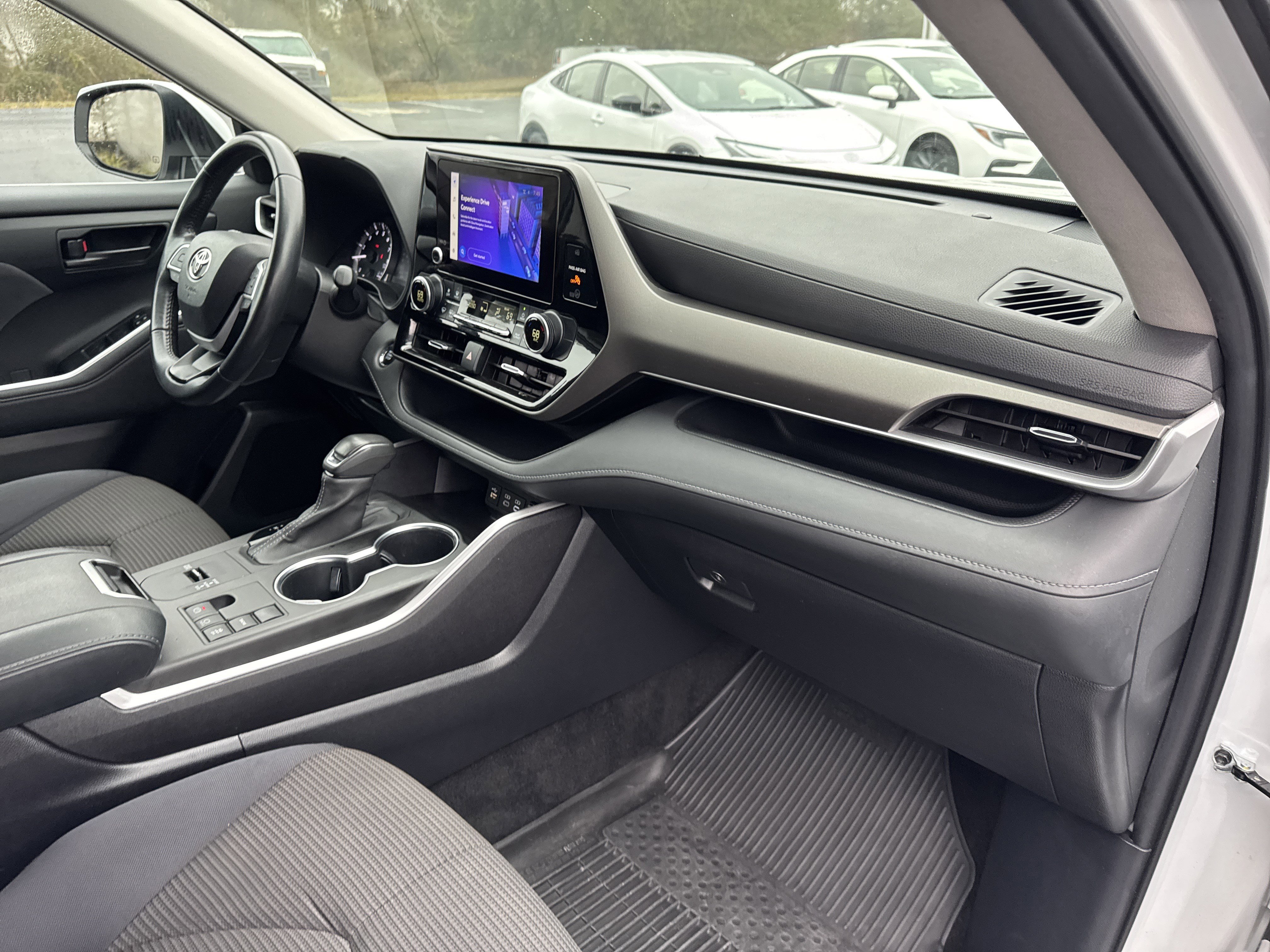 Used 2023 Toyota Highlander LE image 36