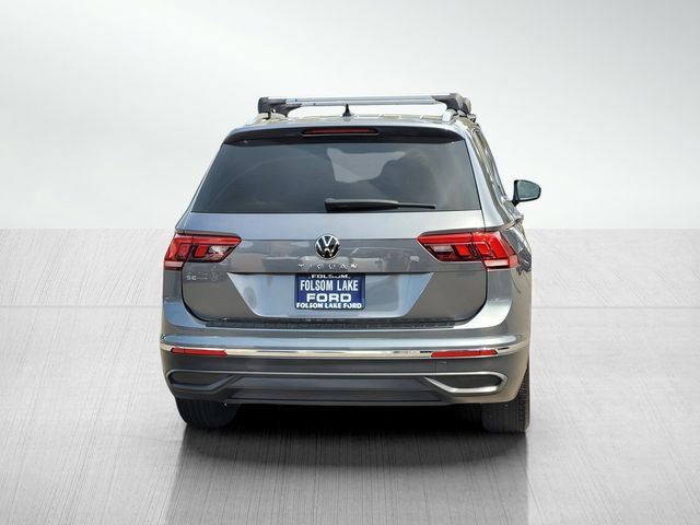 Used 2023 Volkswagen Tiguan SE w/ Panoramic Sunroof Package FWD image 5