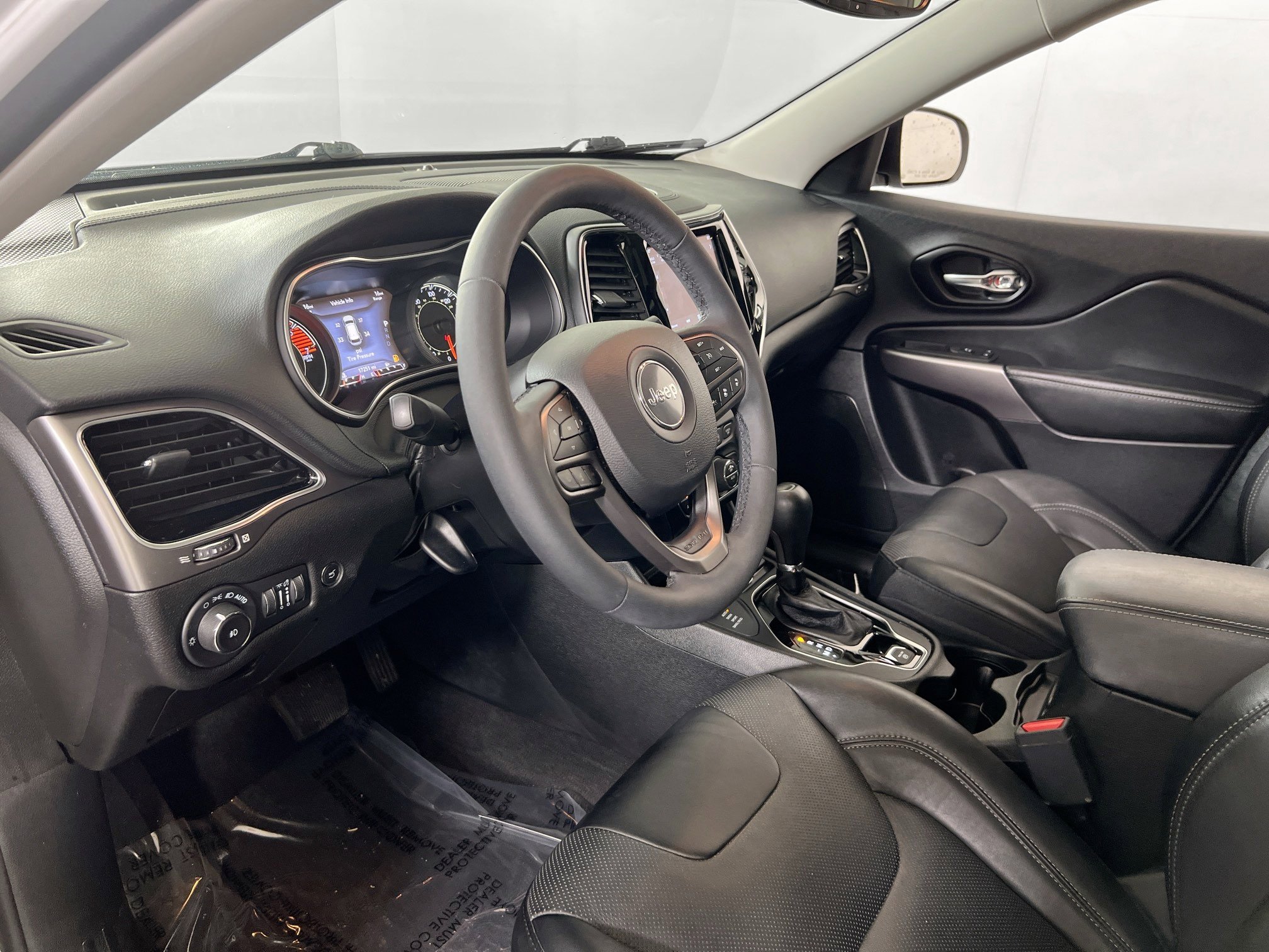 Used 2022 Jeep Cherokee Limited w/ Mopar Interior Package image 9