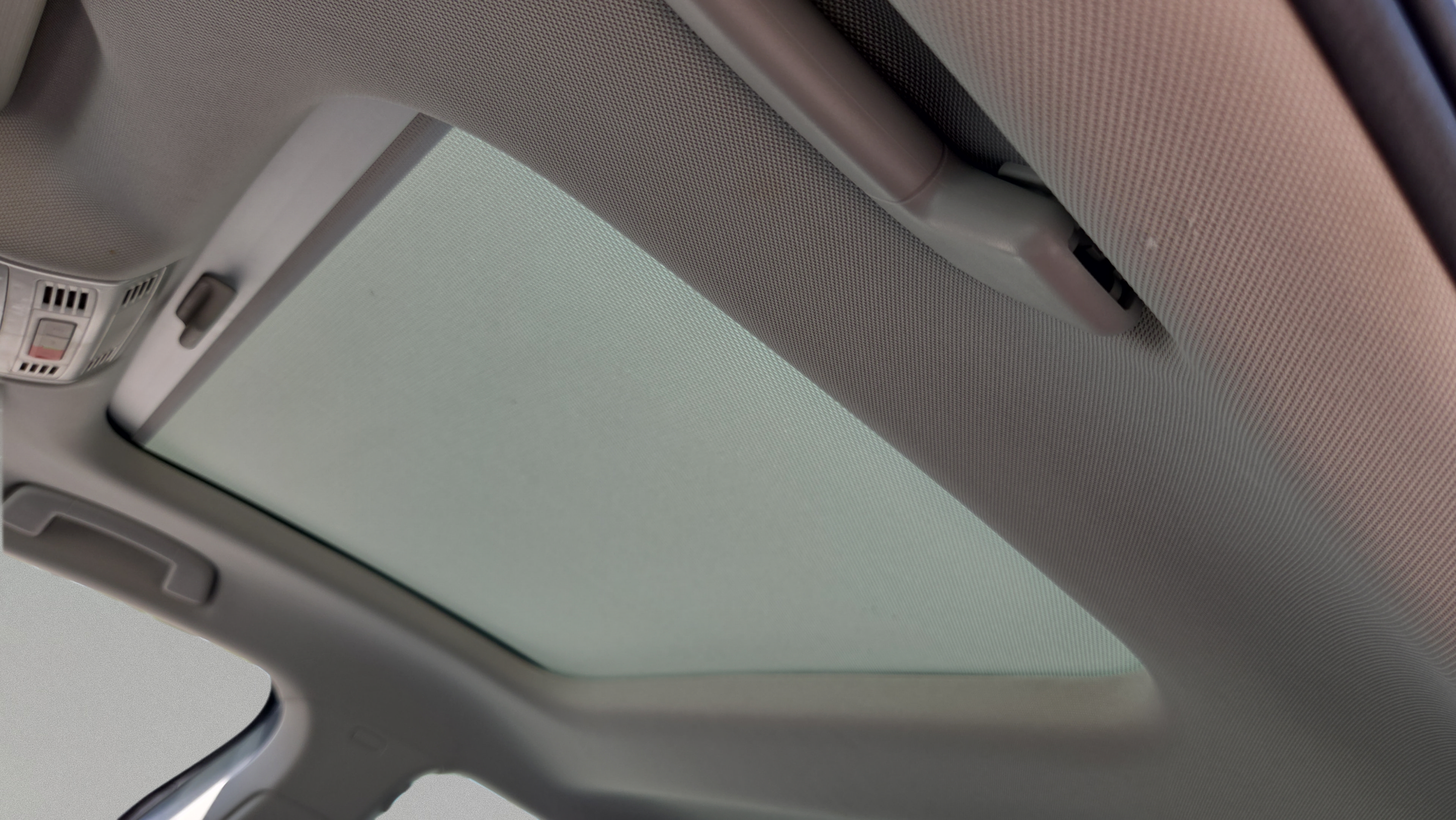 Used 2023 Volkswagen Jetta SE w/ Panoramic Sunroof Package FWD image 16