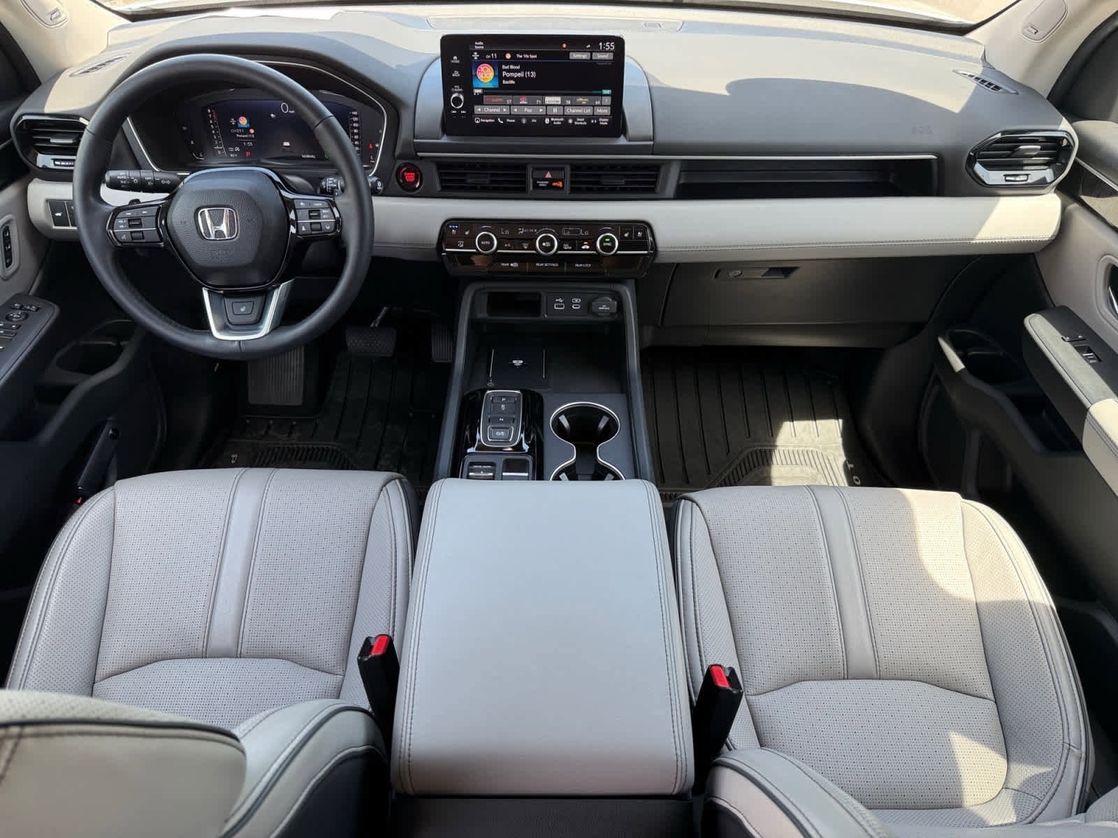 Used 2025 Honda Pilot Elite image 12