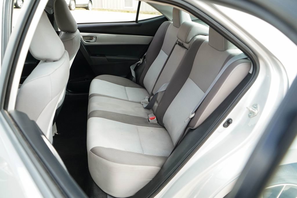 Used 2018 Toyota Corolla LE w/ Carpet Mat Package (TMS) image 32