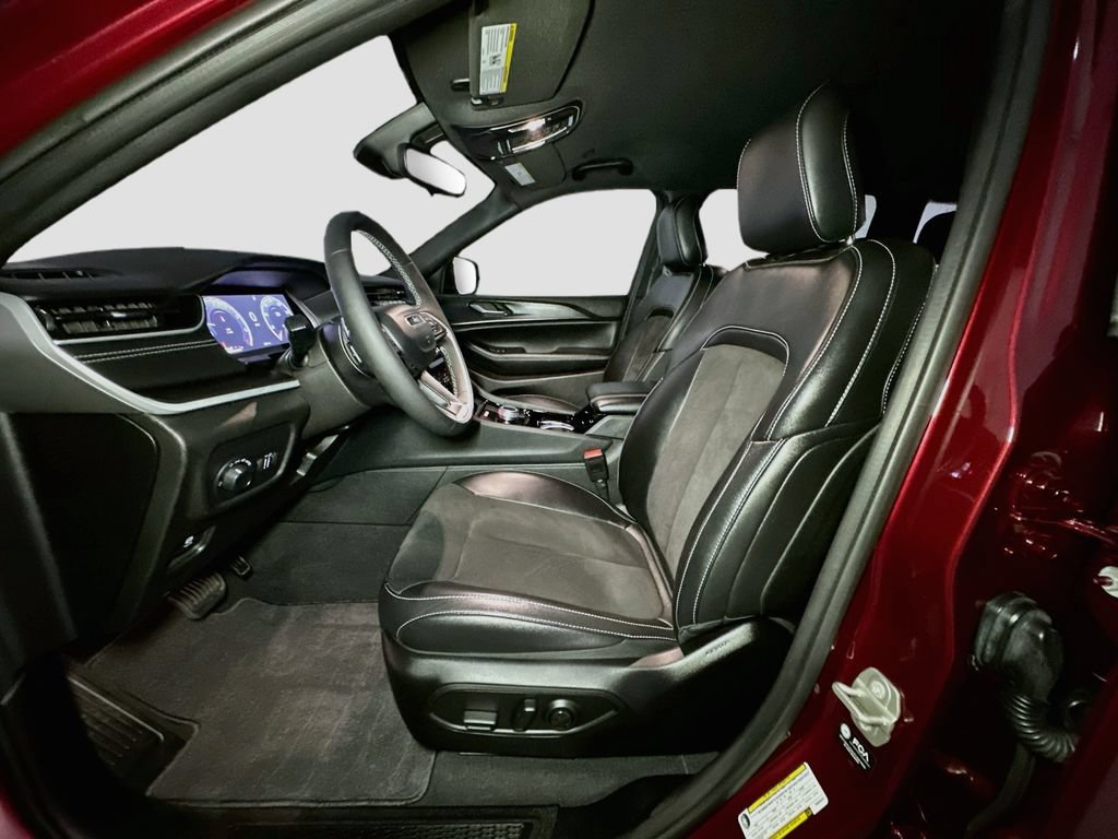 Certified 2023 Jeep Grand Cherokee Altitude RWD image 17