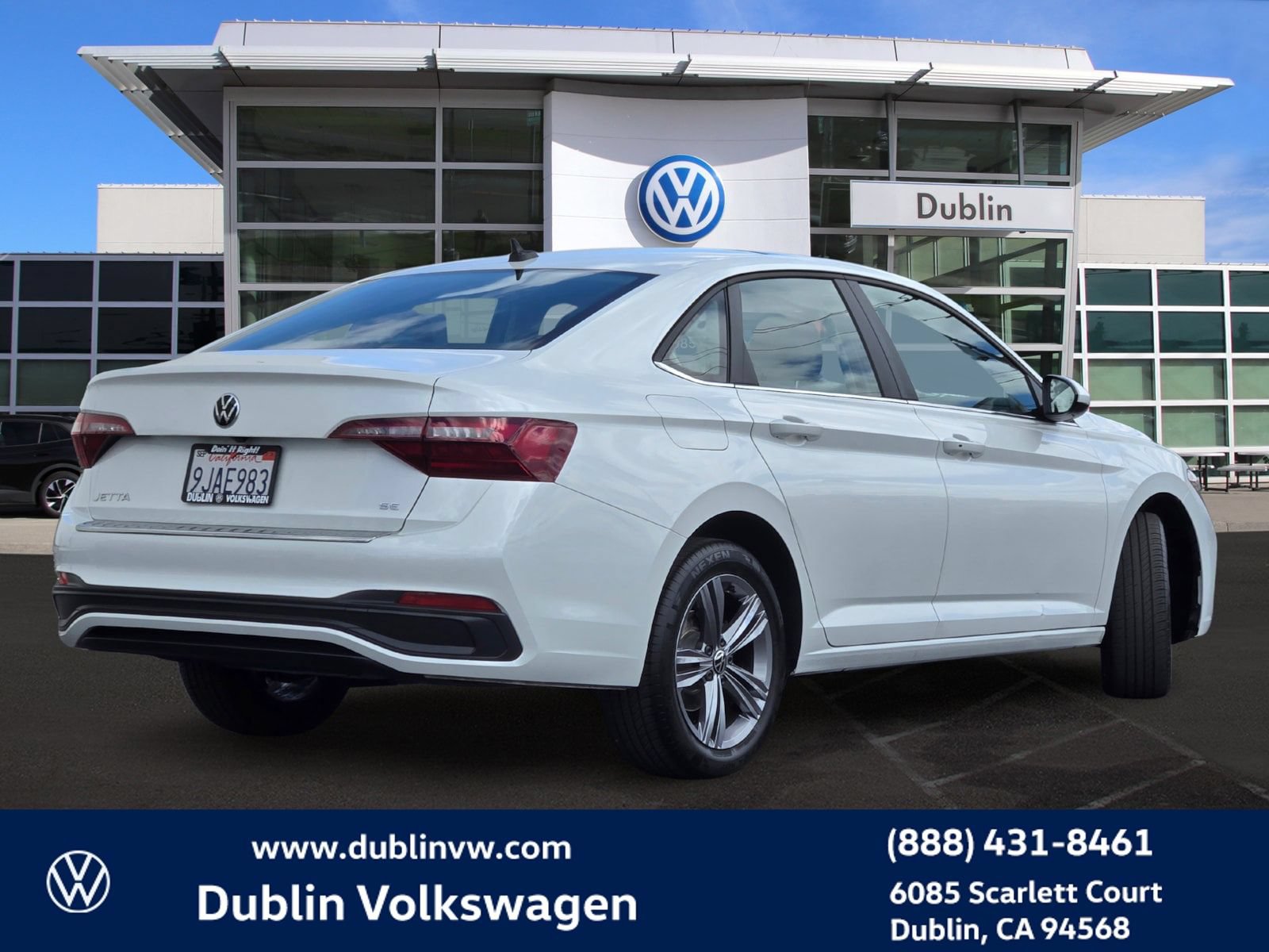 Certified 2023 Volkswagen Jetta SE w/ Panoramic Sunroof Package FWD image 4
