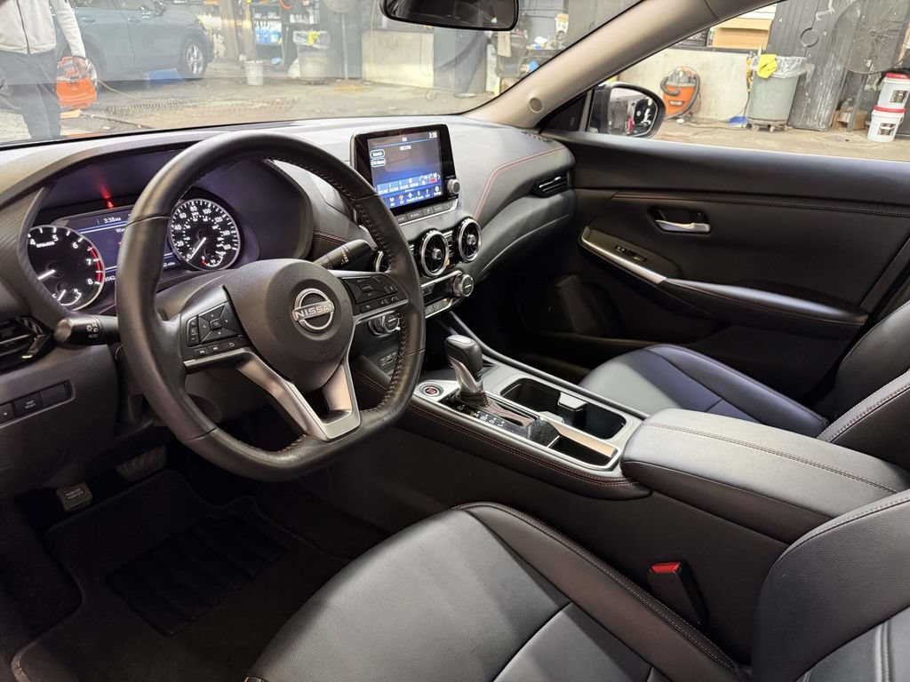 Used 2025 Nissan Sentra SR w/ SR Premium Package FWD image 10