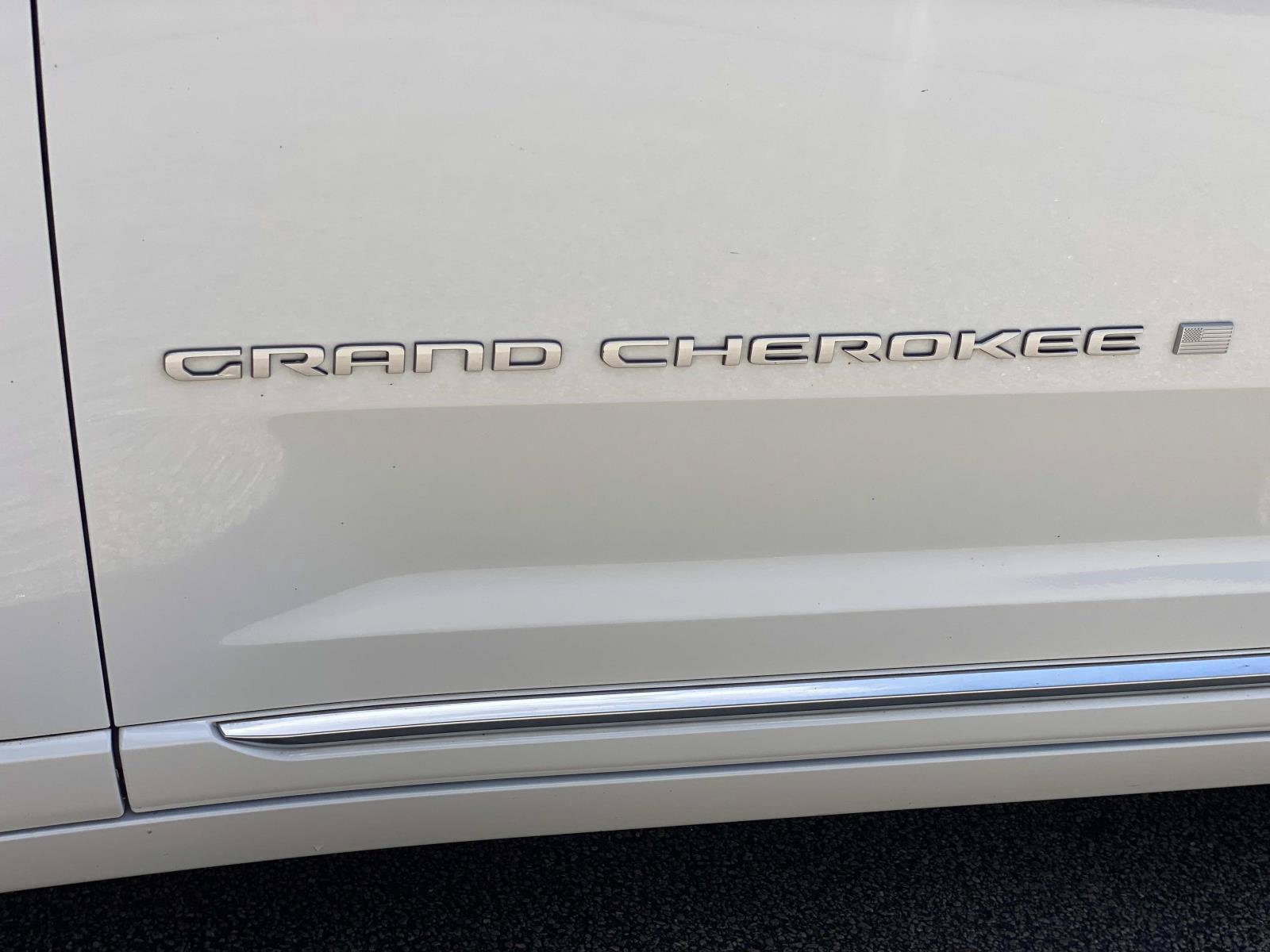 Used 2025 Jeep Grand Cherokee Summit w/ Luxury Tech Group V AWD/4WD image 15