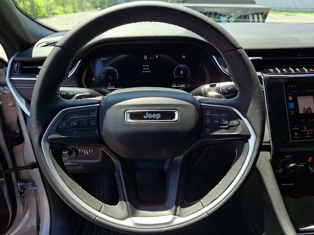 Used 2024 Jeep Grand Cherokee Altitude RWD image 15