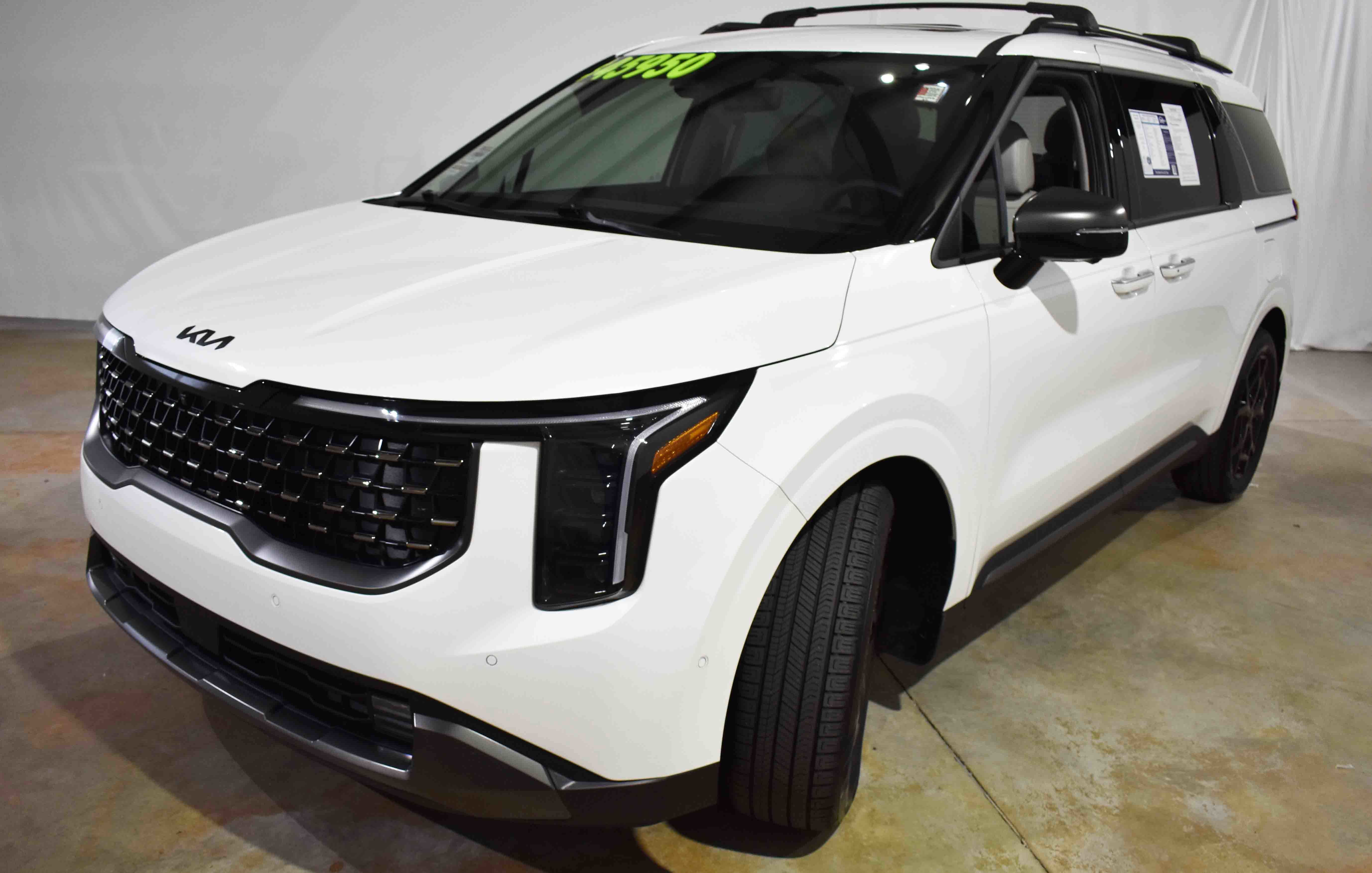 Used 2025 Kia Carnival SX Prestige image 5