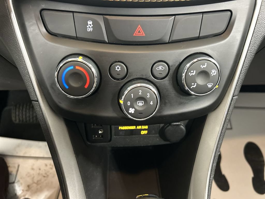 Used 2021 Chevrolet Trax LT w/ Driver Confidence Package AWD/4WD image 16