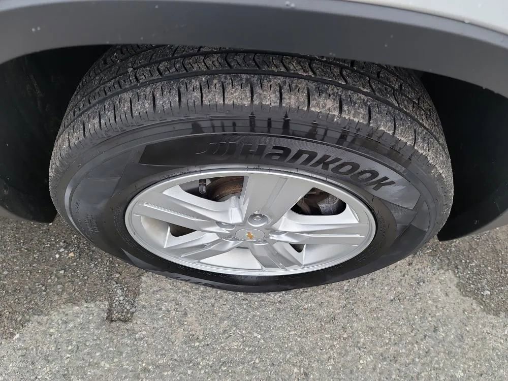 Used 2021 Chevrolet Trax LS w/ Tint and Cruise Package AWD/4WD image 27