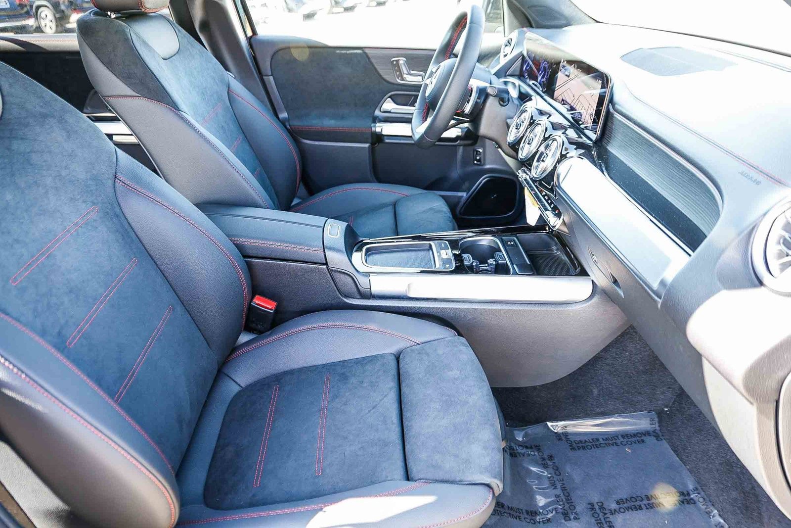 Used 2024 Mercedes-Benz EQB 300 4MATIC image 17