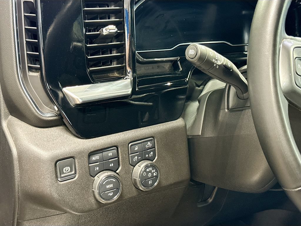 Used 2024 Chevrolet Silverado 3500 LTZ w/ LTZ Plus Package AWD/4WD image 10