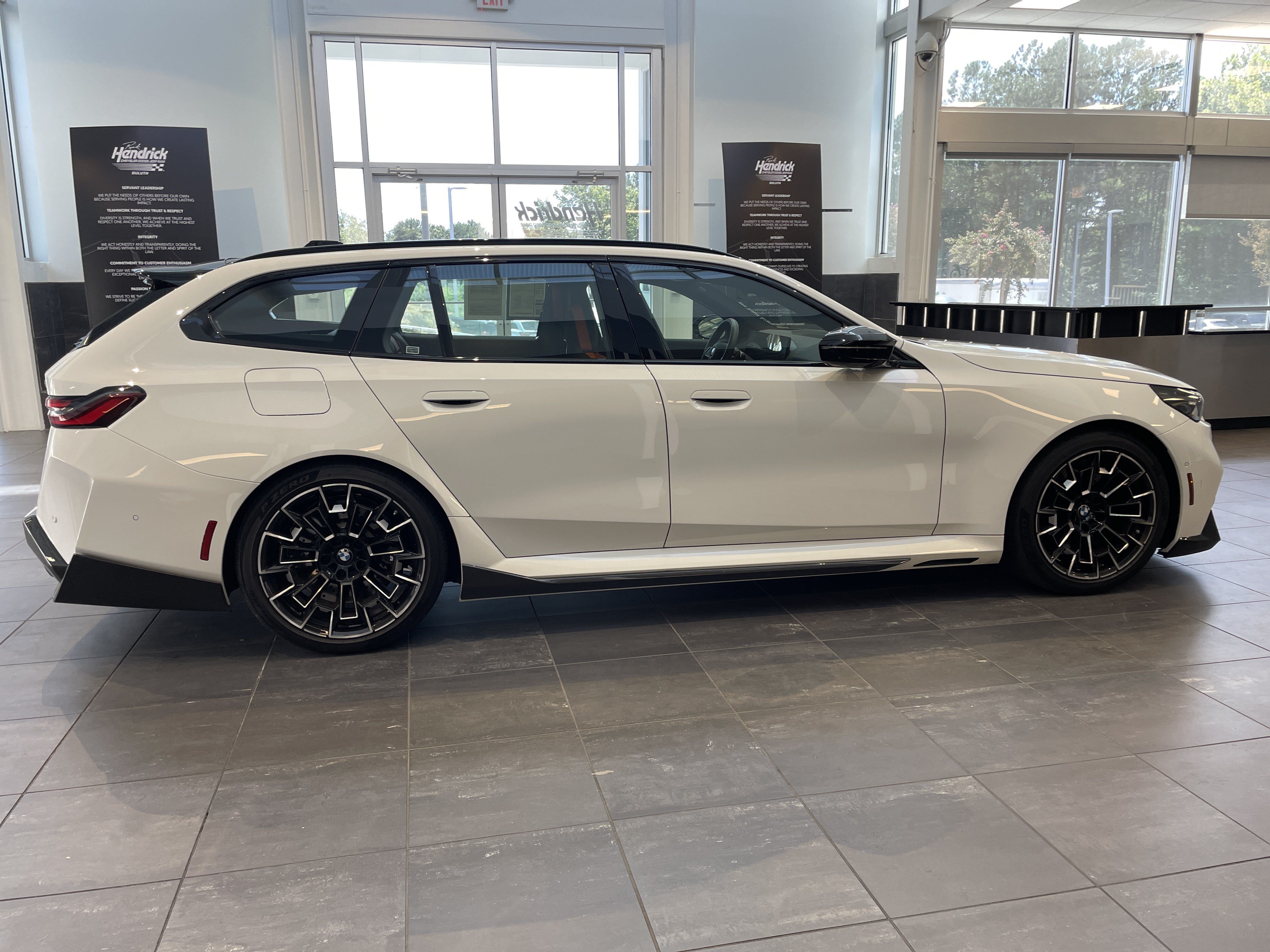 Used 2025 BMW M5 Touring AWD/4WD image 12