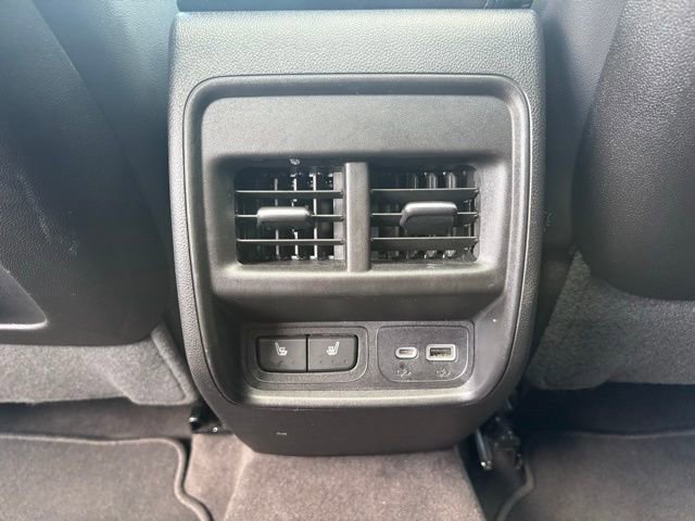 Certified 2023 Cadillac XT4 Luxury w/ Cold Weather Package AWD/4WD image 18