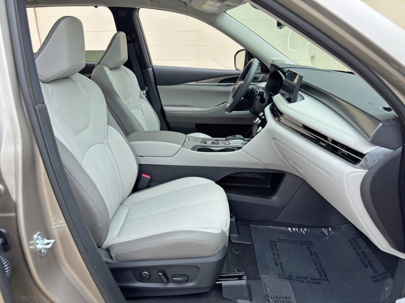 Used 2026 INFINITI QX60 Luxe w/ Cargo Package FWD image 16