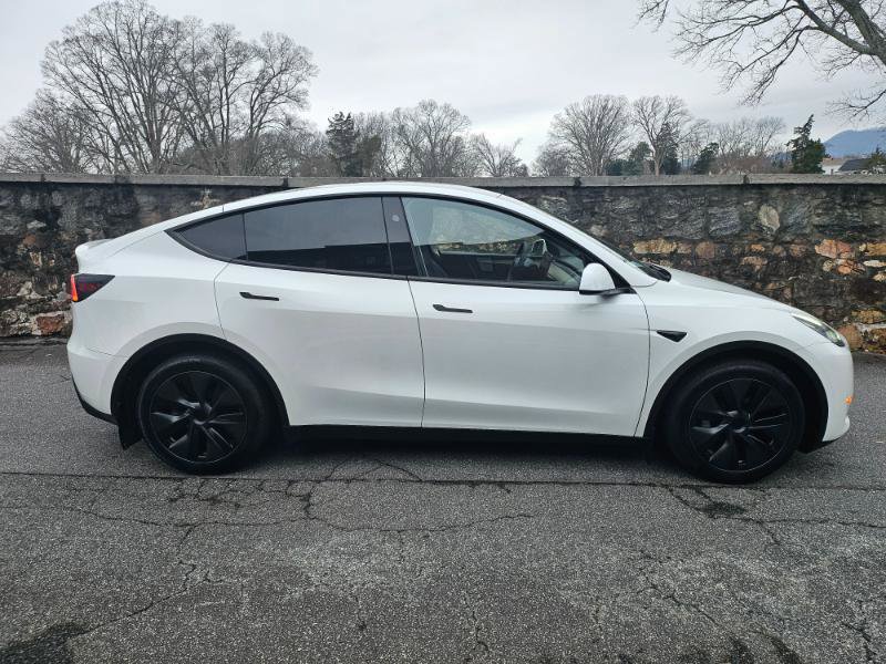 Used 2024 Tesla Model Y Long Range image 9