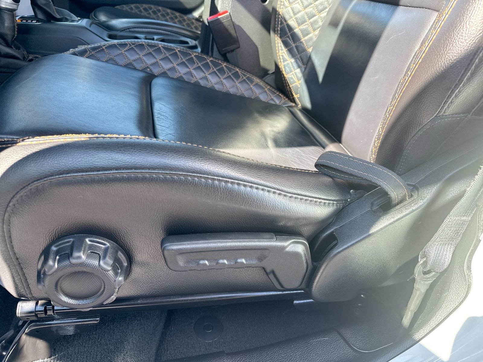 Used 2022 Jeep Wrangler Unlimited Sahara image 14