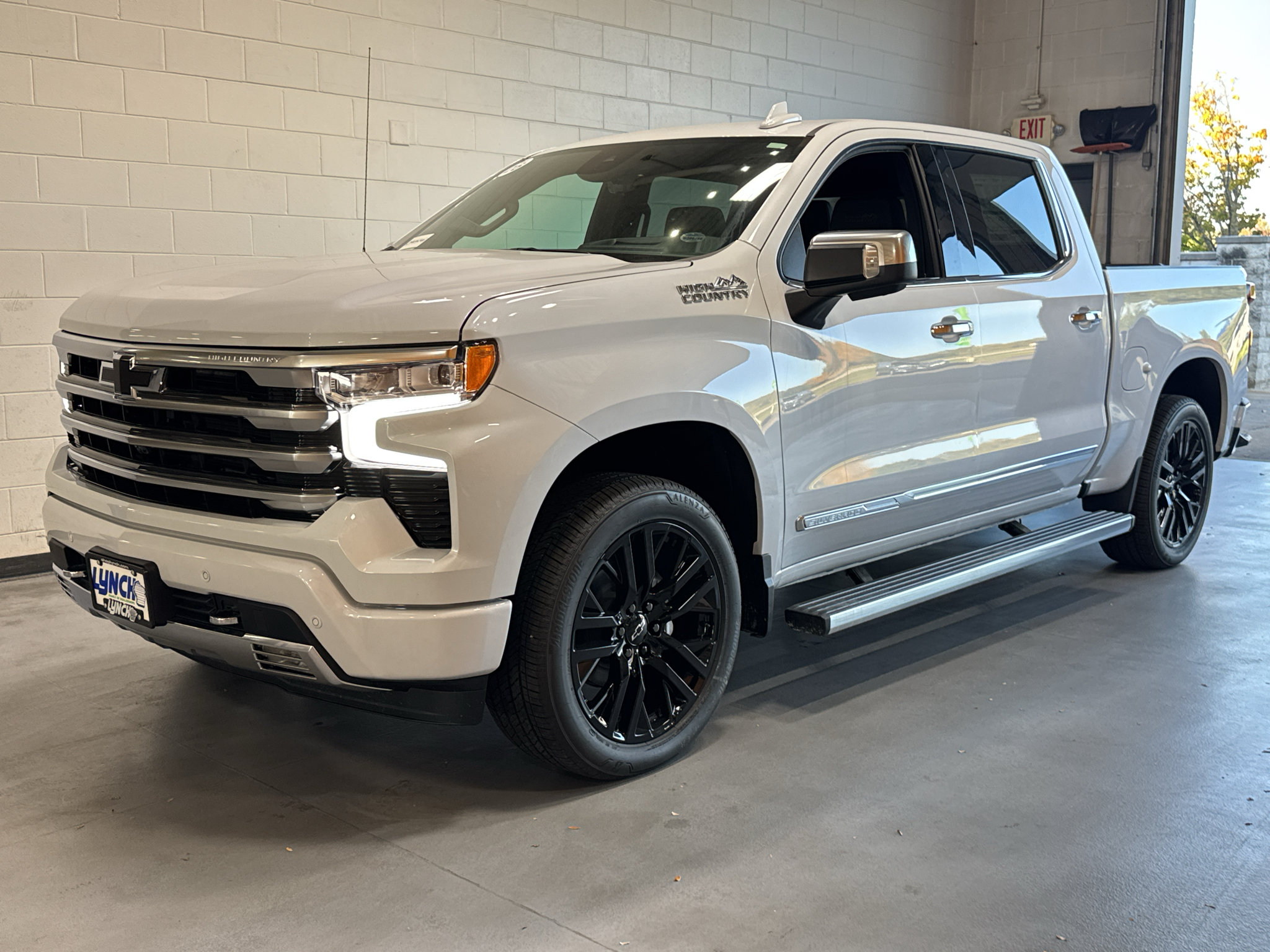 New 2026 Chevrolet Silverado 1500 High Country w/ Technology Package AWD/4WD image 12