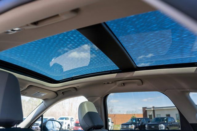 Used 2025 Lincoln Corsair Reserve w/ Jet Appearance Package image 12