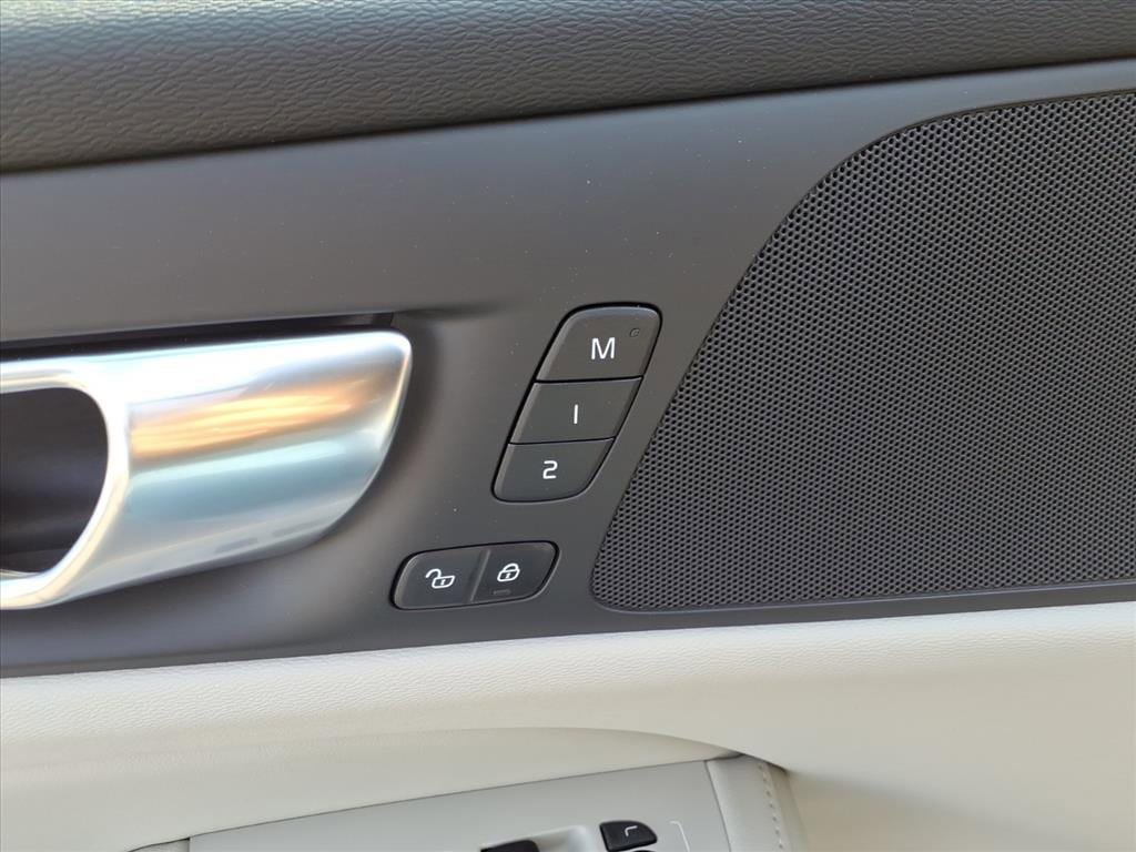 New 2026 Volvo V60 B5 Cross Country Plus w/ Protection Package Premier image 16
