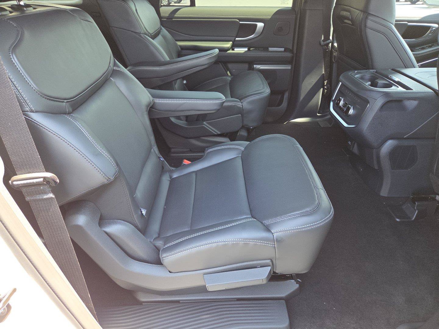 New 2027 Ford Expedition Max Platinum w/ Stealth Performance Package AWD/4WD image 28