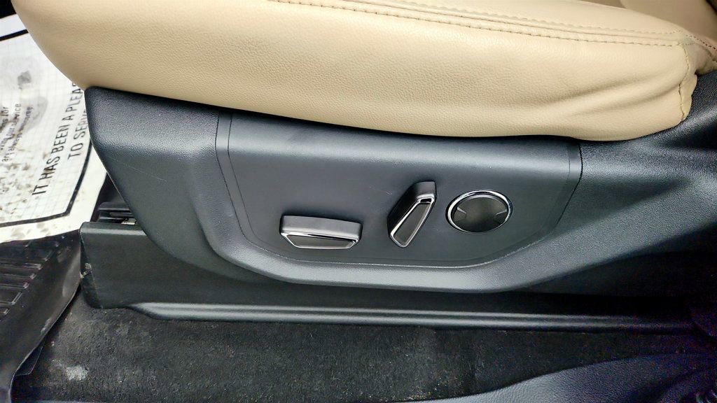 Used 2023 Ford Expedition Limited image 12