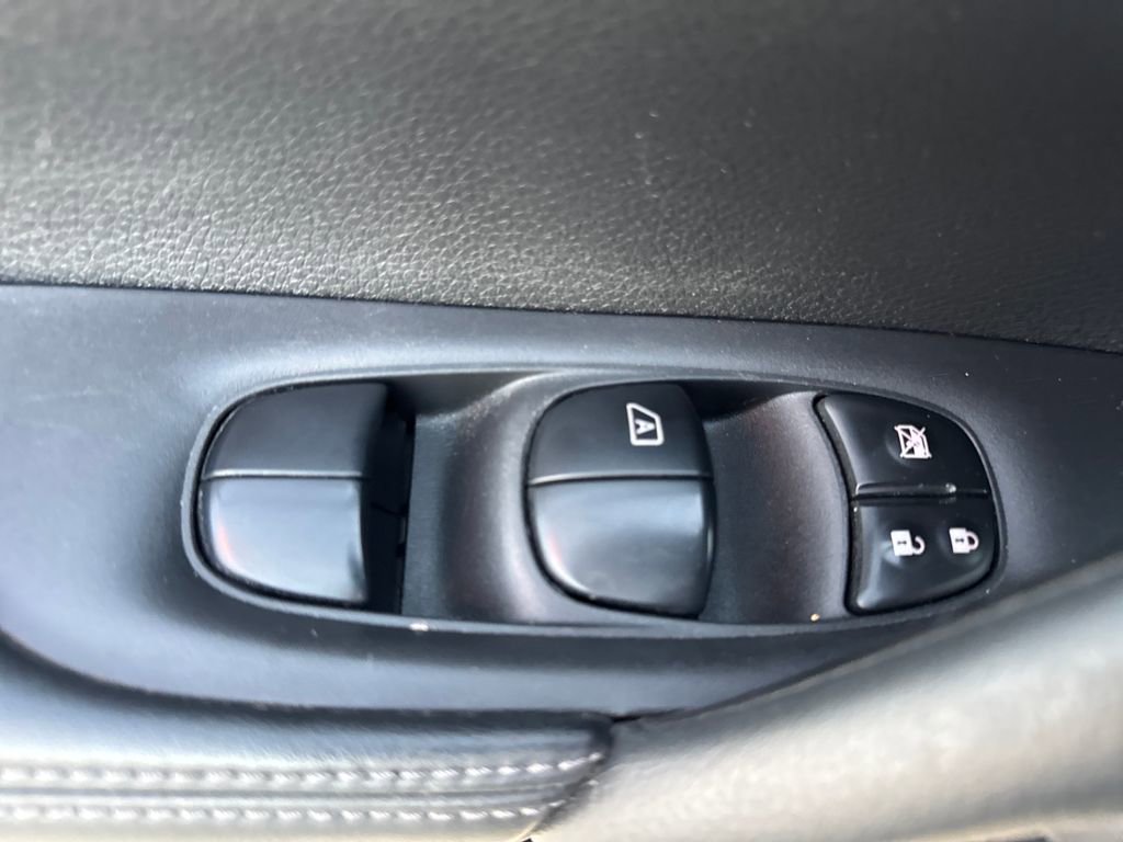 Used 2020 Nissan Rogue SV w/ Premium Package image 21