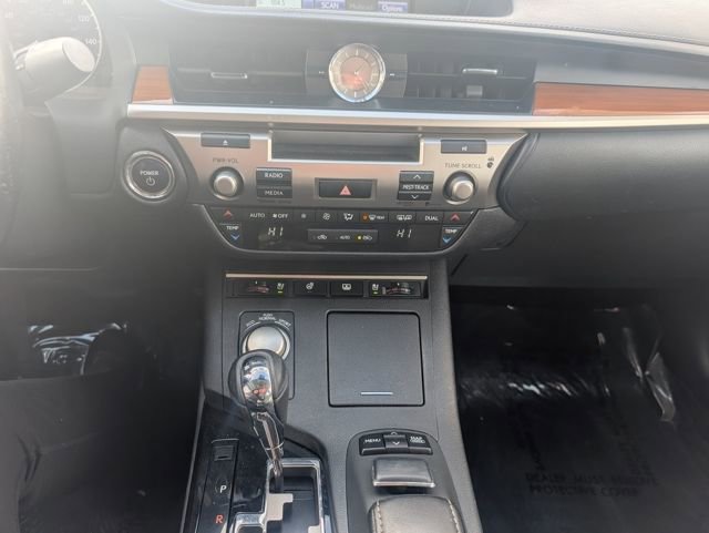 Used 2013 Lexus ES 300h w/ Luxury Pkg FWD image 13