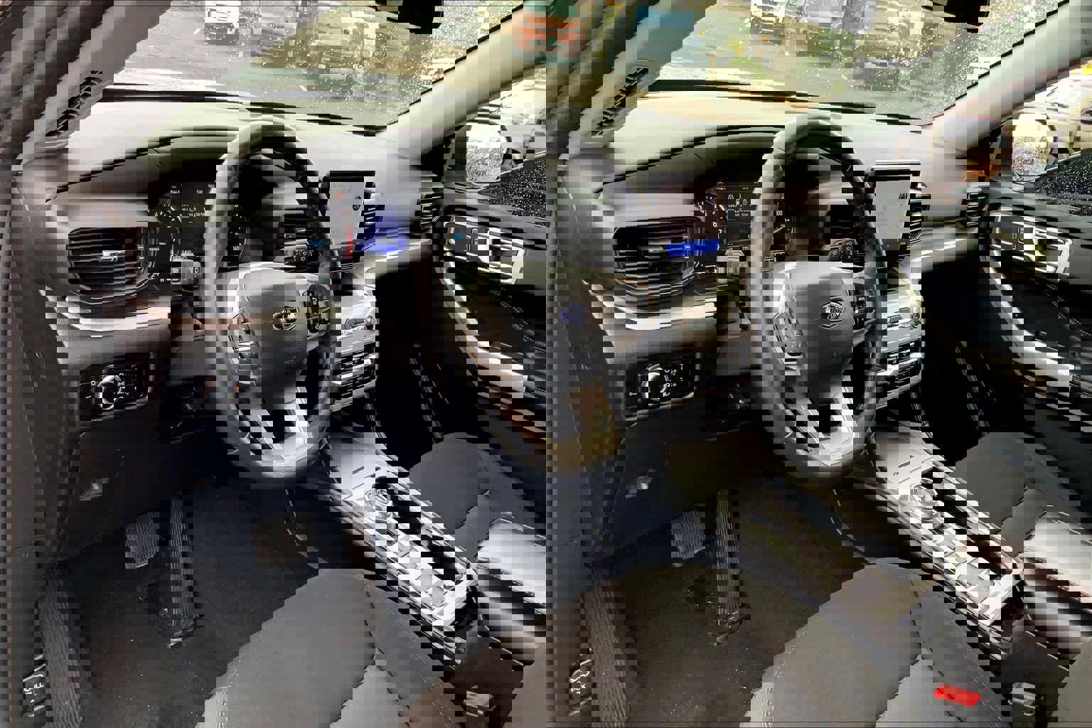 Used 2023 Ford Explorer XLT image 17