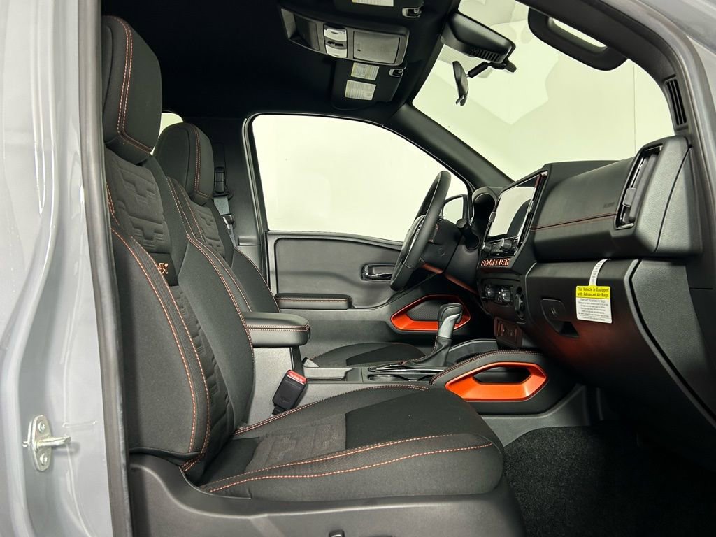 Used 2025 Nissan Frontier PRO-4X image 10