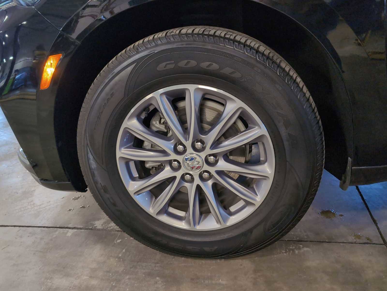 Used 2024 Buick Enclave Premium AWD/4WD image 33