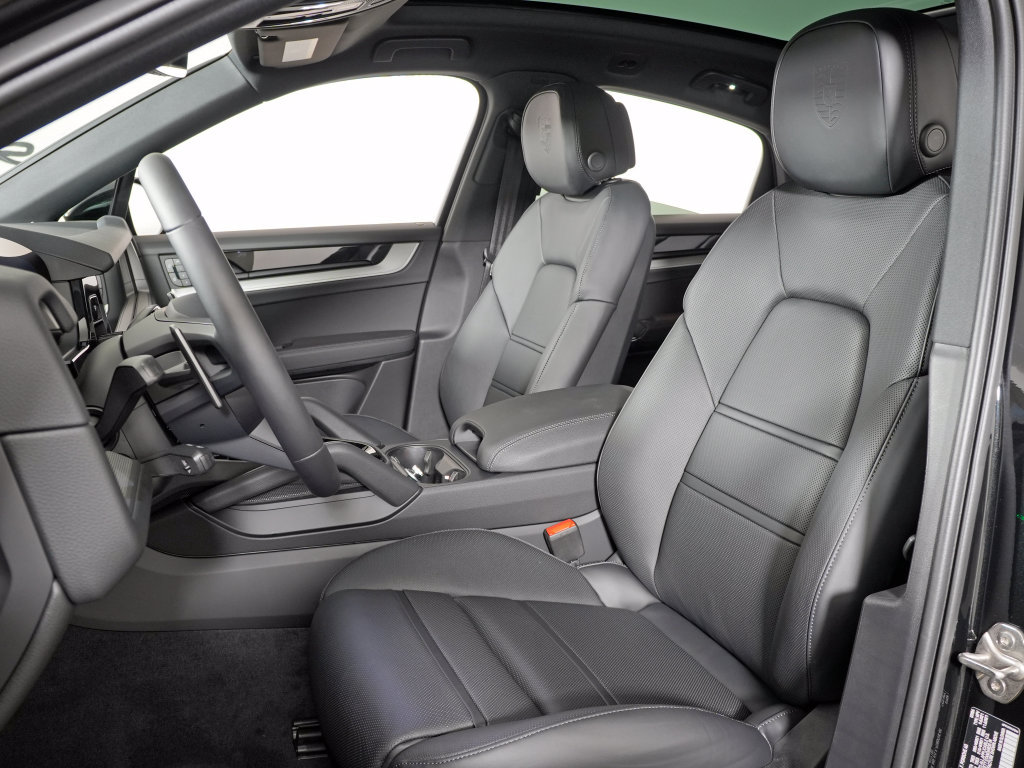 New 2026 Porsche Cayenne Coupe AWD/4WD image 5