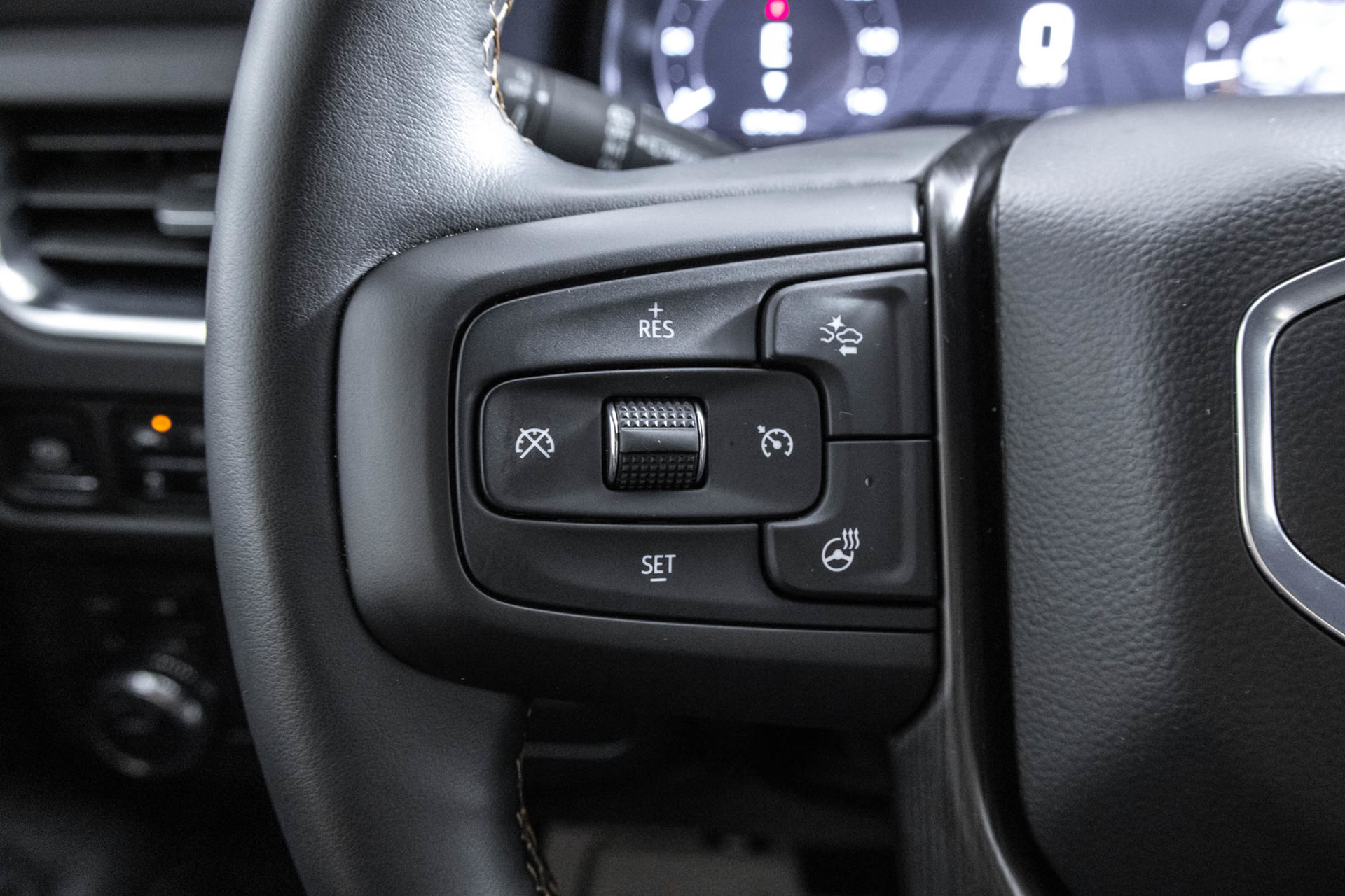 Used 2024 GMC Yukon XL AT4 w/ AT4 Premium Package AWD/4WD image 25