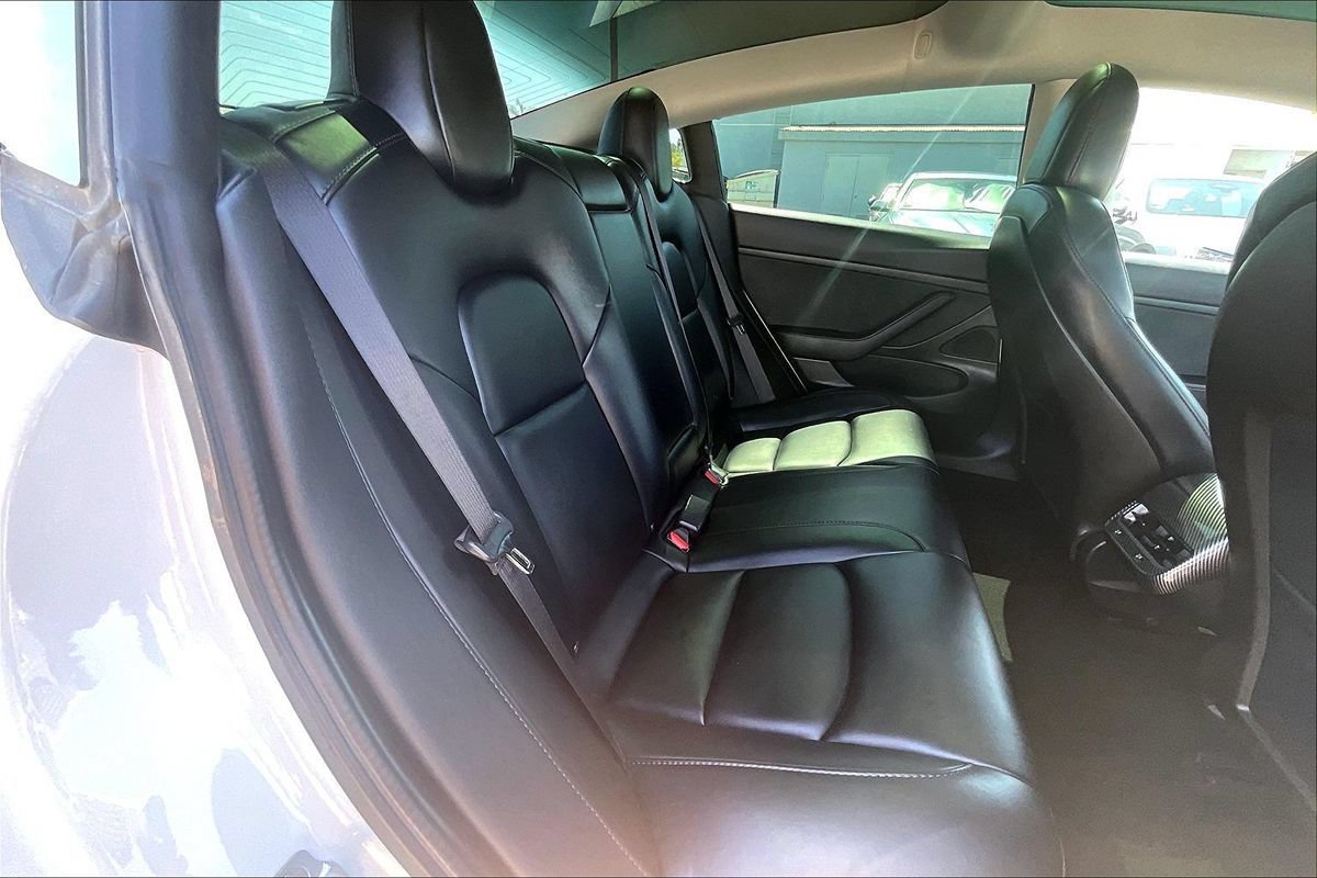 Used 2020 Tesla Model 3 Standard Range Plus RWD image 12