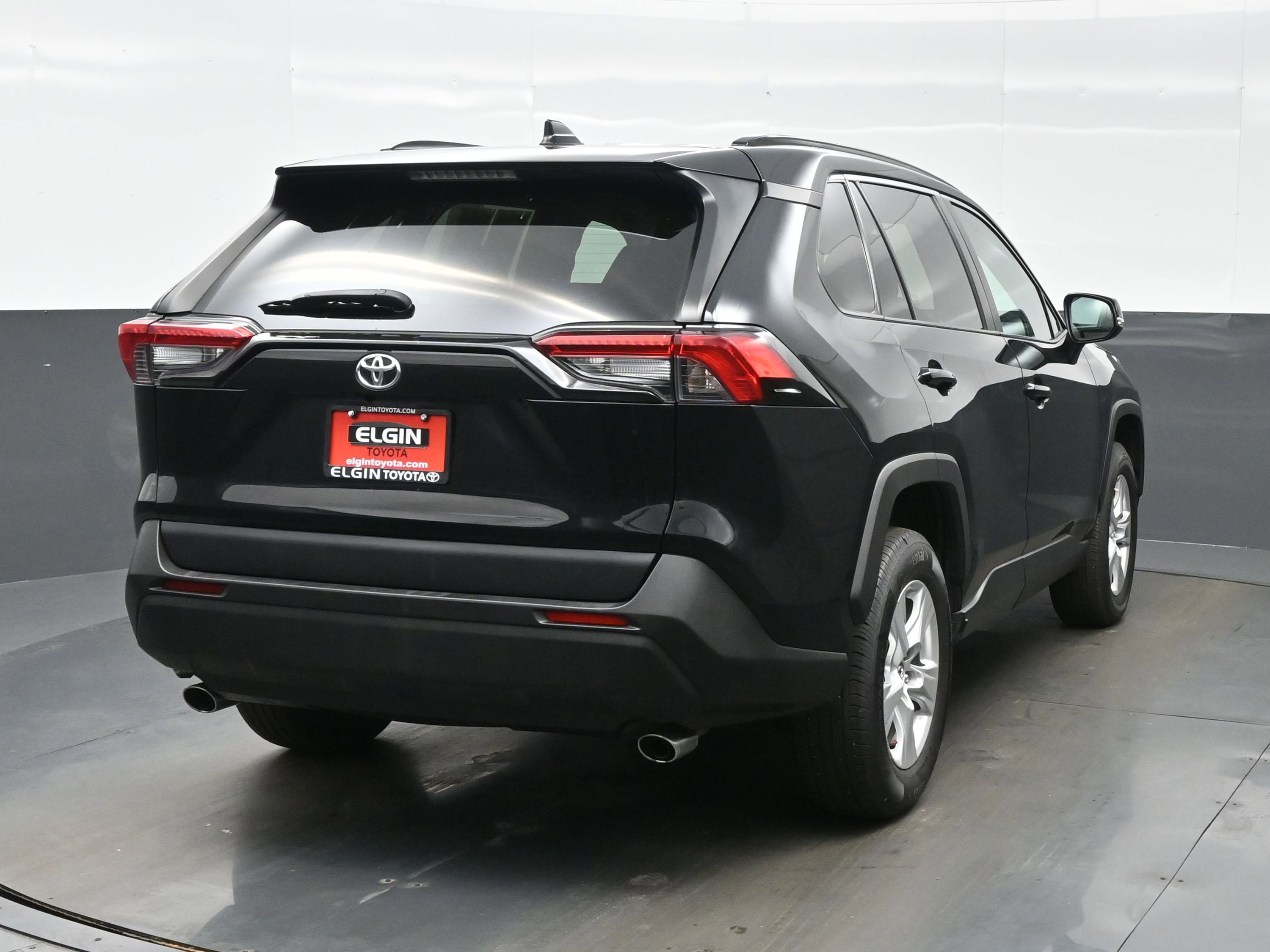 Used 2021 Toyota RAV4 XLE AWD/4WD image 5