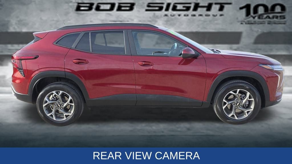 Used 2025 Chevrolet Trax LT w/ LT Convenience Package image 7