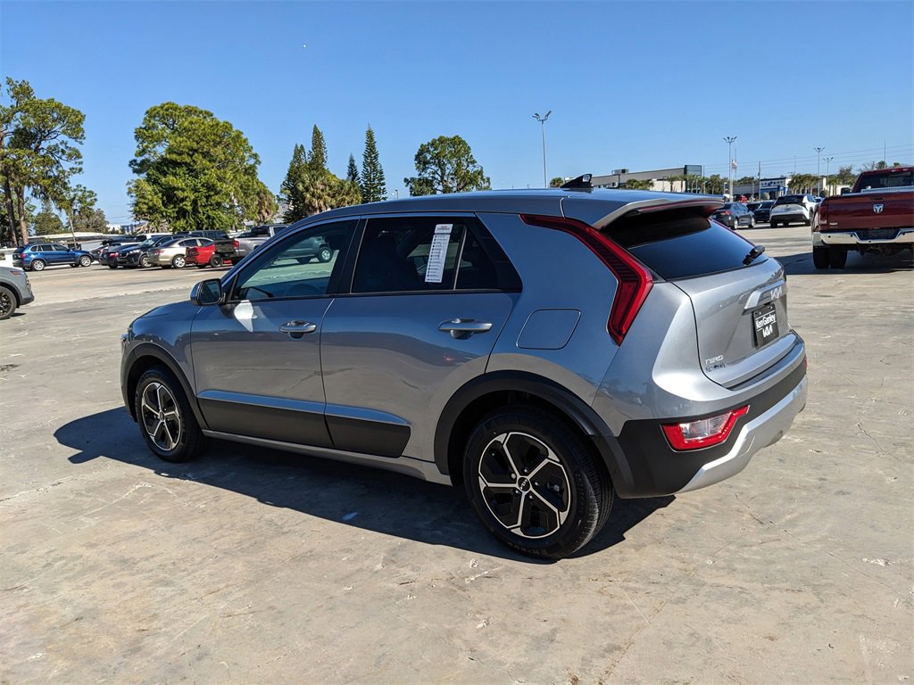 Used 2025 Kia Niro LX image 7
