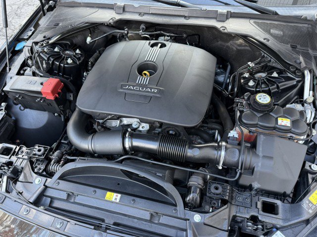 Used 2017 Jaguar XE Premium image 5