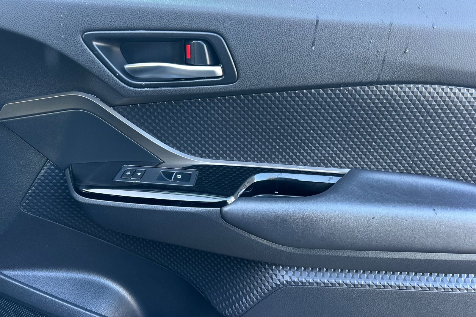 Used 2019 Toyota C-HR XLE image 21