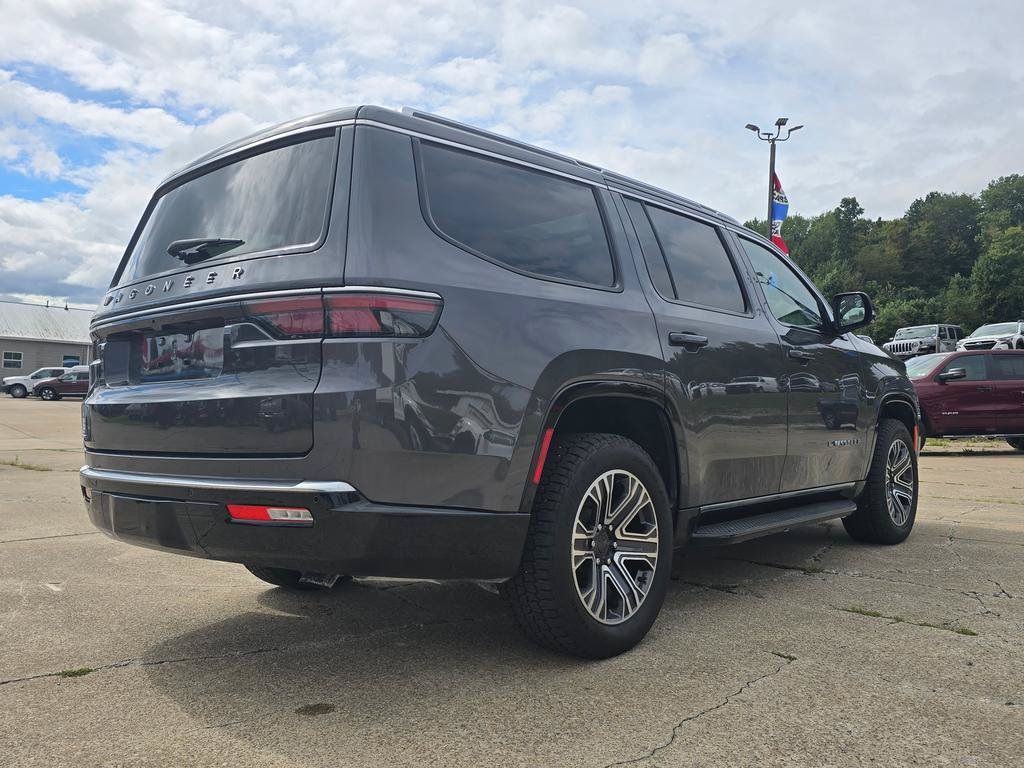 Used 2023 Jeep Wagoneer 4WD w/ Premium Group I image 3