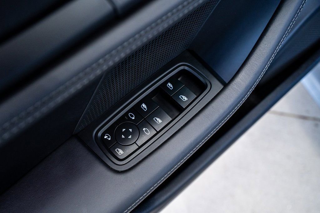 Used 2024 Porsche Taycan image 31