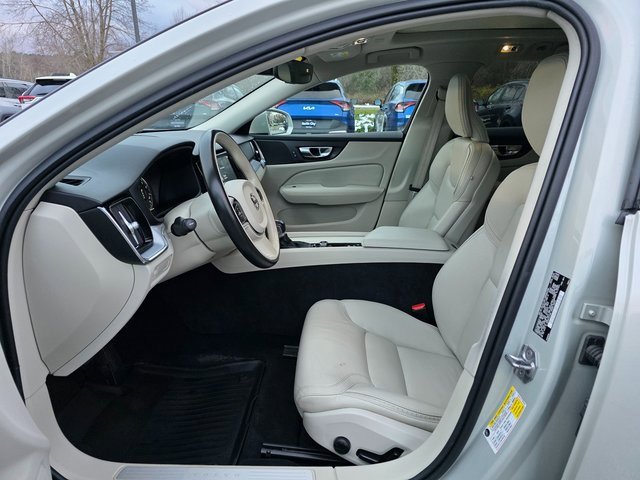 Used 2020 Volvo V60 T5 Cross Country image 17