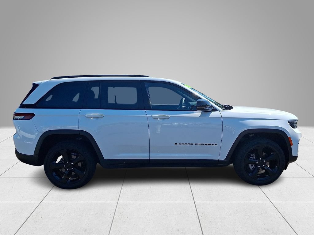 Used 2023 Jeep Grand Cherokee Altitude AWD/4WD image 8
