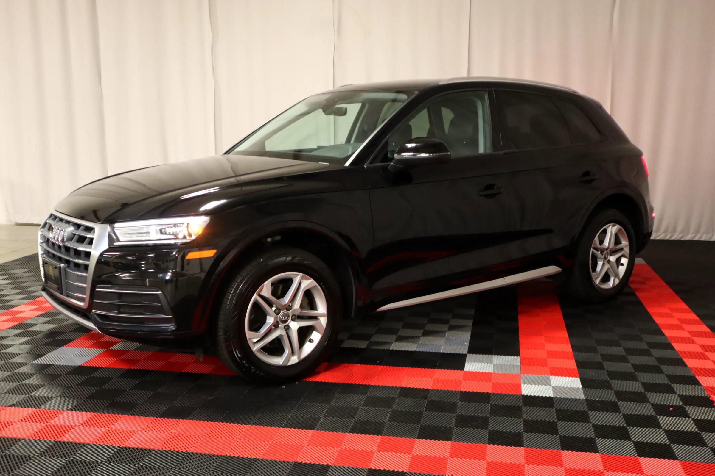 Used 2018 Audi Q5 2.0T Premium w/ Convenience Package image 3