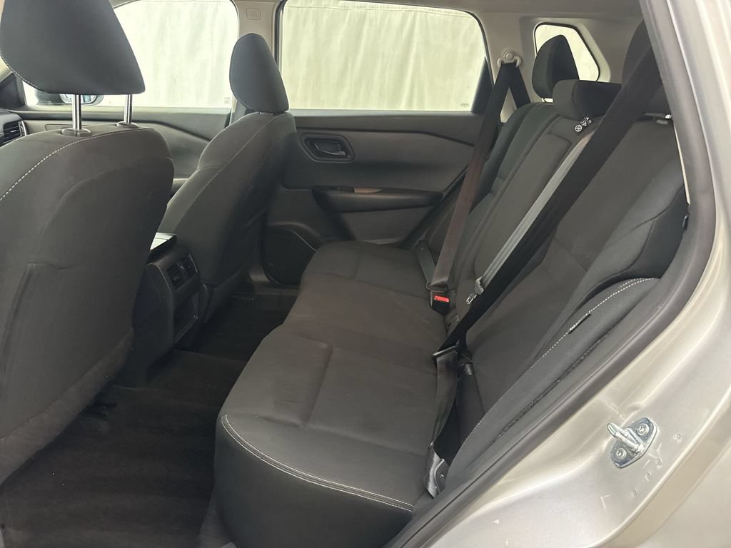 Used 2024 Nissan Rogue S FWD image 11