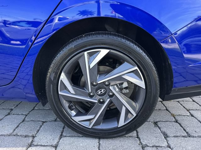 Used 2025 Hyundai Elantra SEL FWD image 11